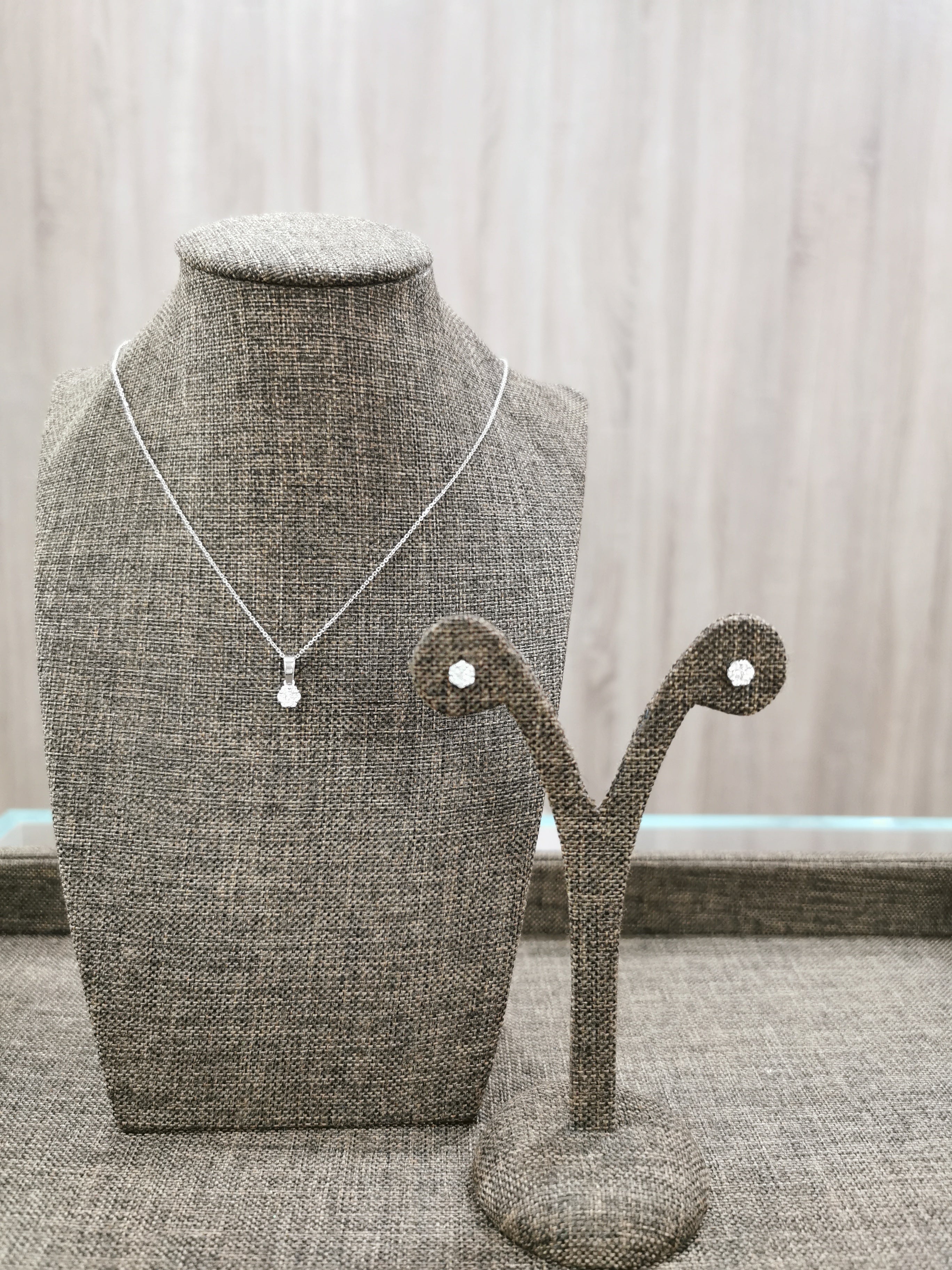 Диамантени обеци бяло злато 0.26 карата